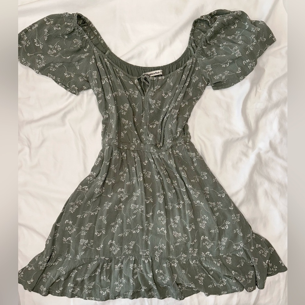 Abercrombie green Summer dress with flower details.